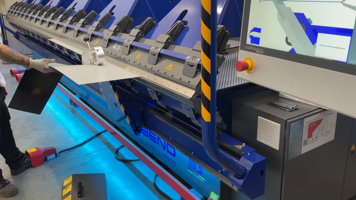 Naše nové CNC obojstranné zariadenie VARIOBEND